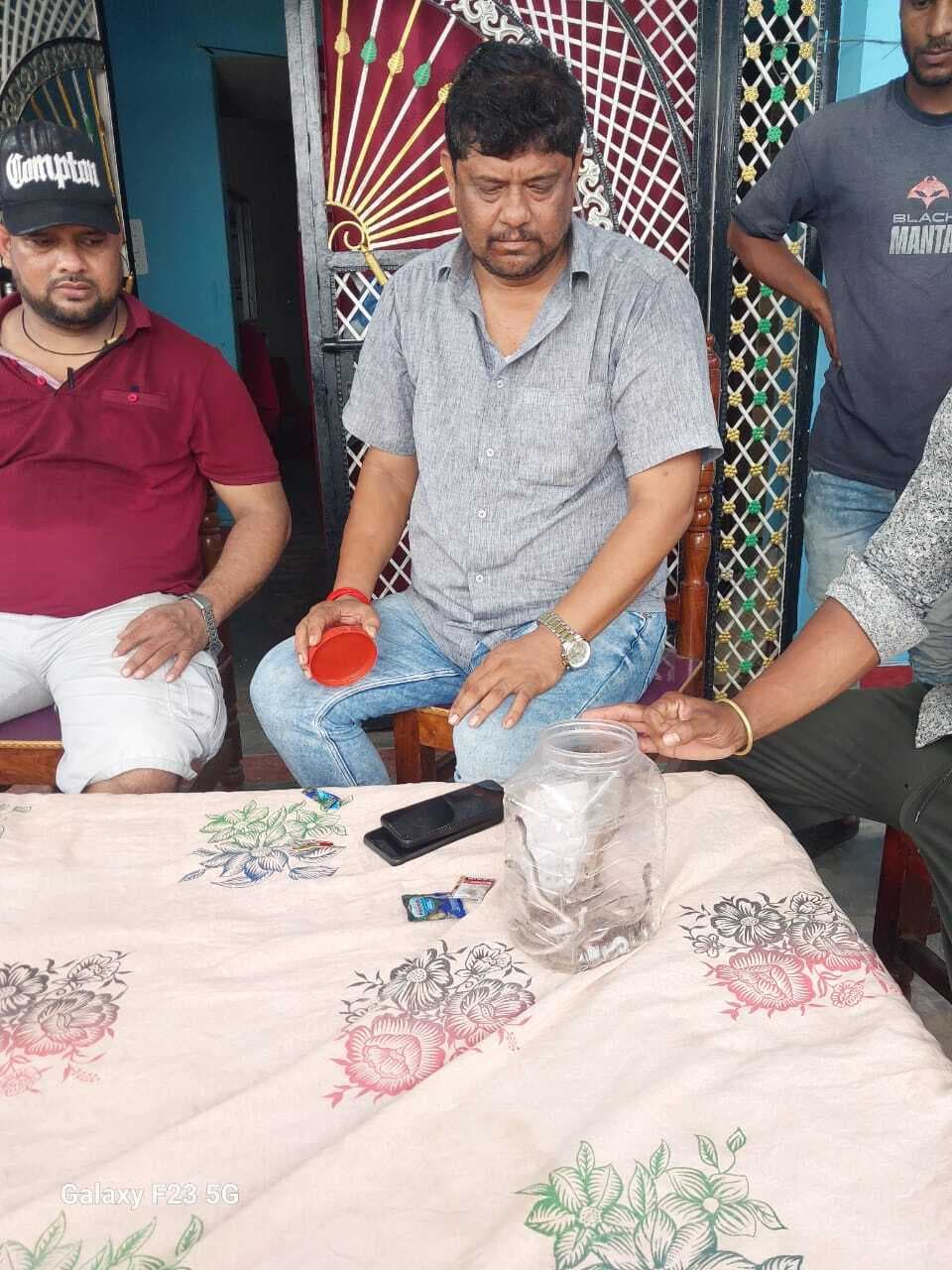 Bettiah : भपटा में एक घर से निकले 21 सांप के बच्चे, भागे बड़ा कोबरा की खोज शुरू