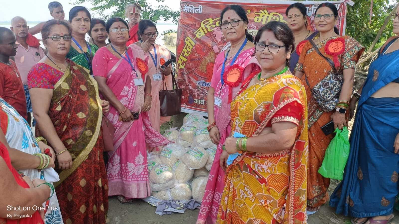 कटाव से बेघर हुए लोगों के बीच बांटी गयी राहत सामग्री