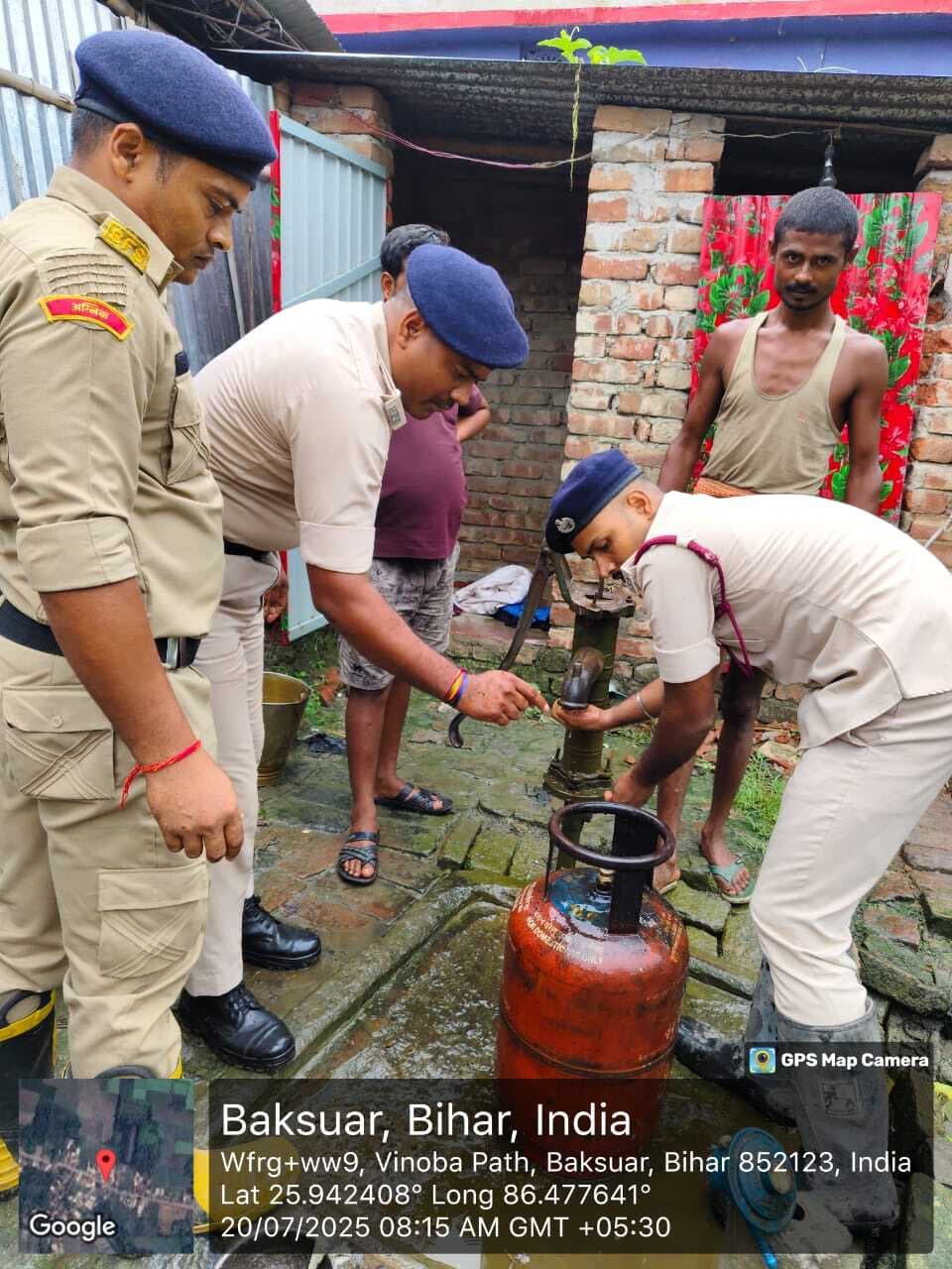 दो जगहों पर गैस सिलिंडर में लगी आग, अग्निशमन कर्मियों ने पाया काबू