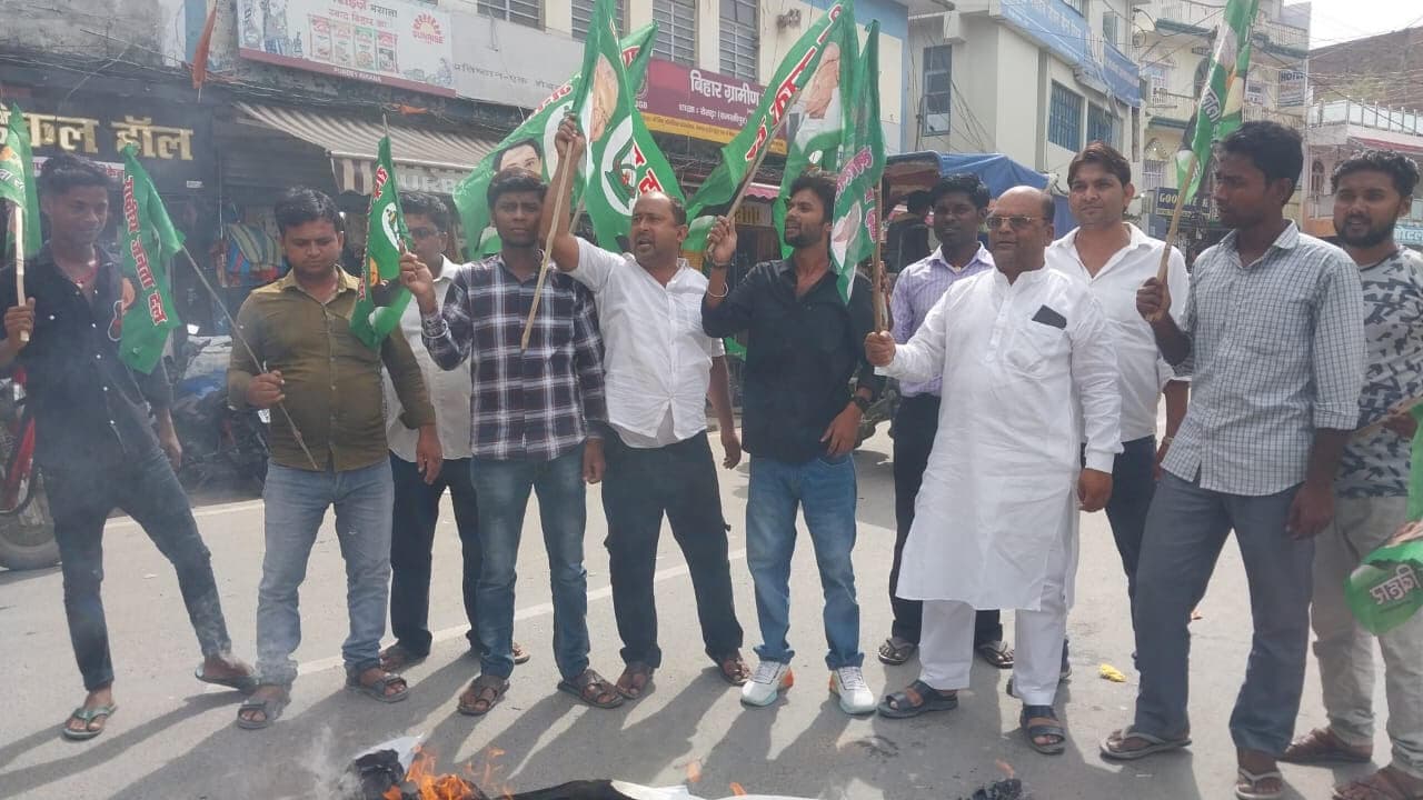 Samastipur News:राजद किसान प्रकोष्ठ ने एडीजी, पीएम व गृहमंत्री का फूंका पुतला