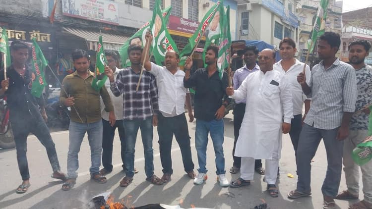 Samastipur News:राजद किसान प्रकोष्ठ ने एडीजी, पीएम व गृहमंत्री का फूंका पुतला