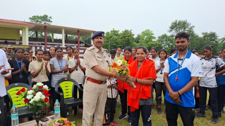 प्रखंड स्तरीय खेलकूद प्रतियोगिता में 100 से अधिक खिलाड़ियों ने हिस्सा लिया