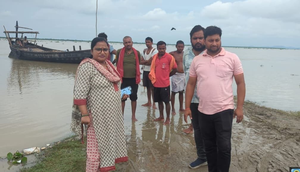 उफनाई नदियां क्षेत्र में बाढ़ लाने को आतुर बनी, निचले भूभाग पर बढ़ रहा पानी का फैलाव