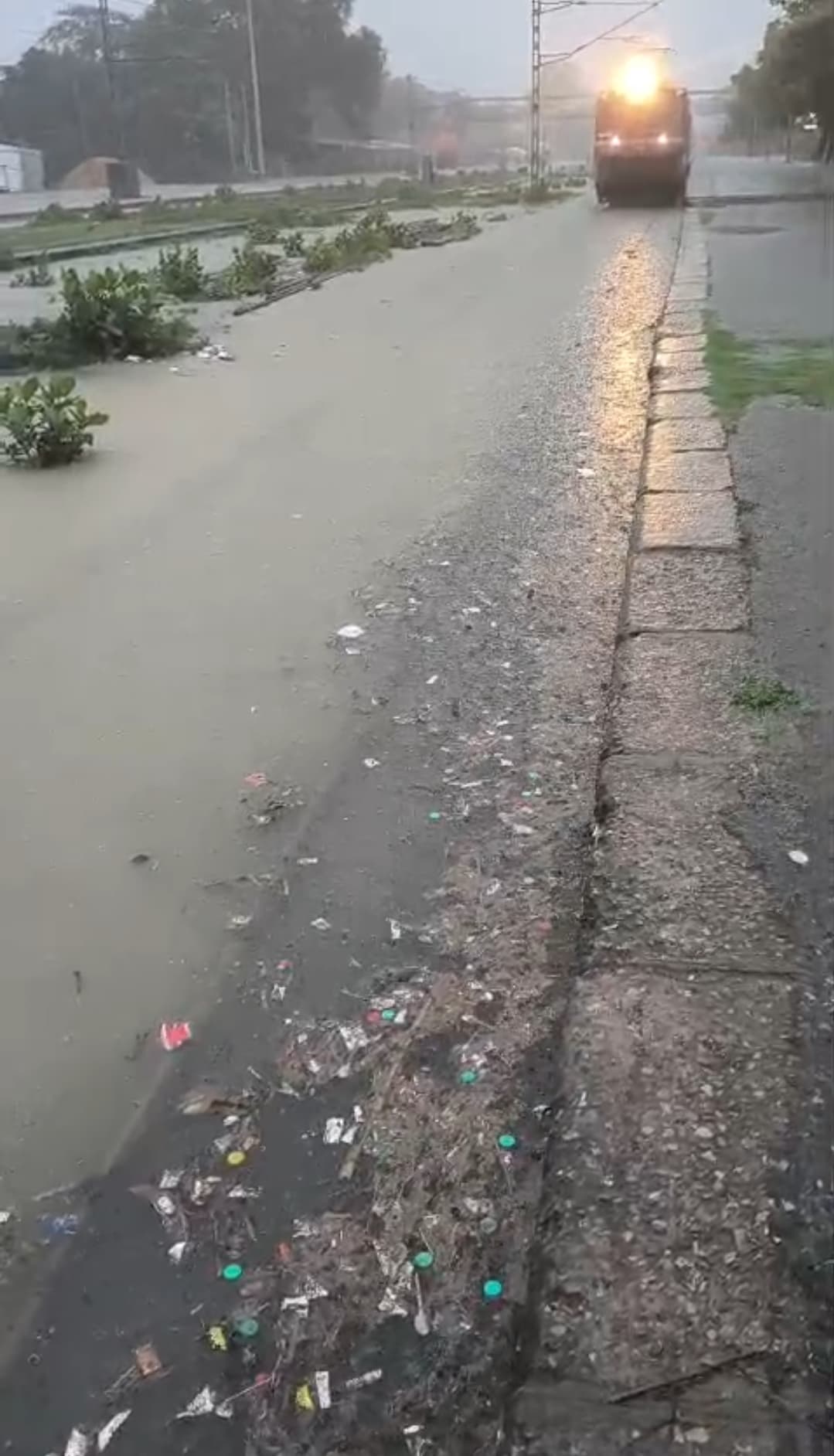 मुसलाधार बारिश ने मानसी में ट्रेनों की रफ्तार पर लगायी ब्रेक, दो घंटे तक रहा यातायात ठप