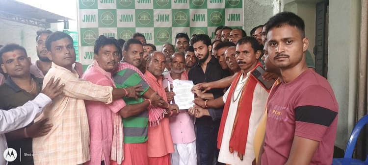 समस्याओं को लेकर पुजारियों ने मंत्री के नाम सौंपा ज्ञापन