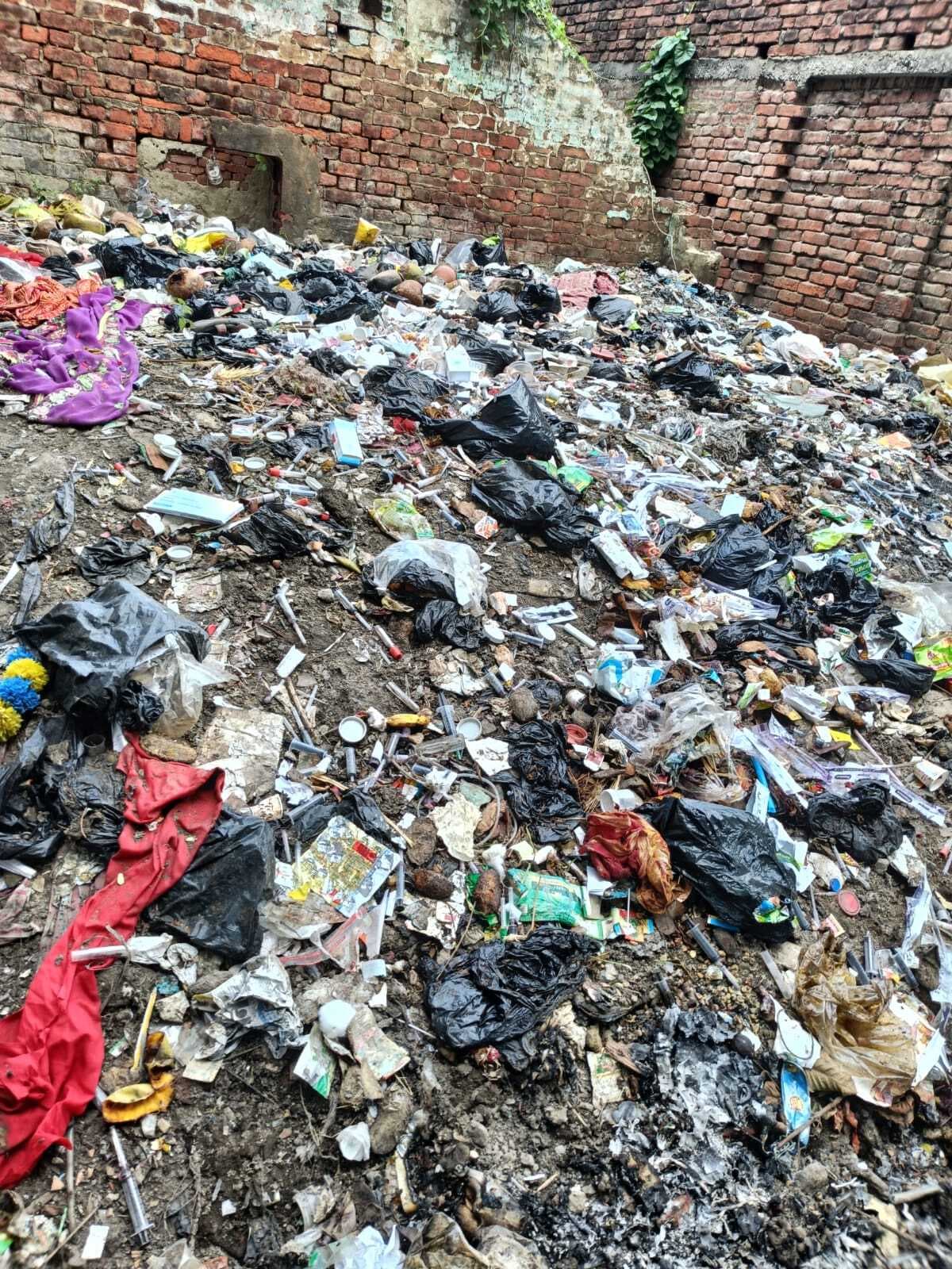 Darbhanga News: मेडिकल वेस्टेज का डंपिंग ग्राउंड बना शहर, स्वास्थ्य विभाग मूकदर्शक