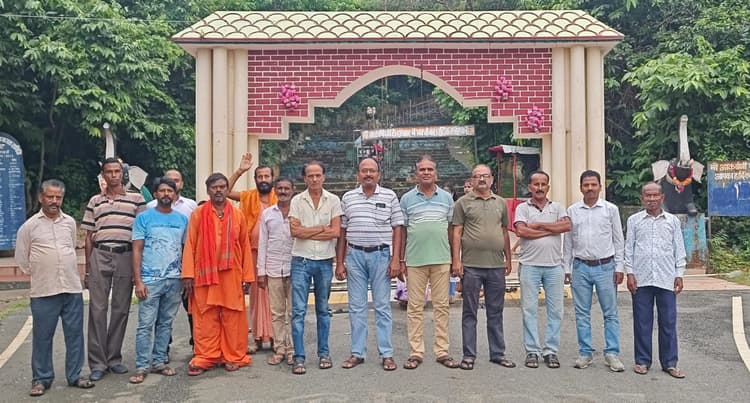Seraikela Kharsawan News : मां आकर्षणी से मांगी मन्नत, अच्छी फसल की कामना