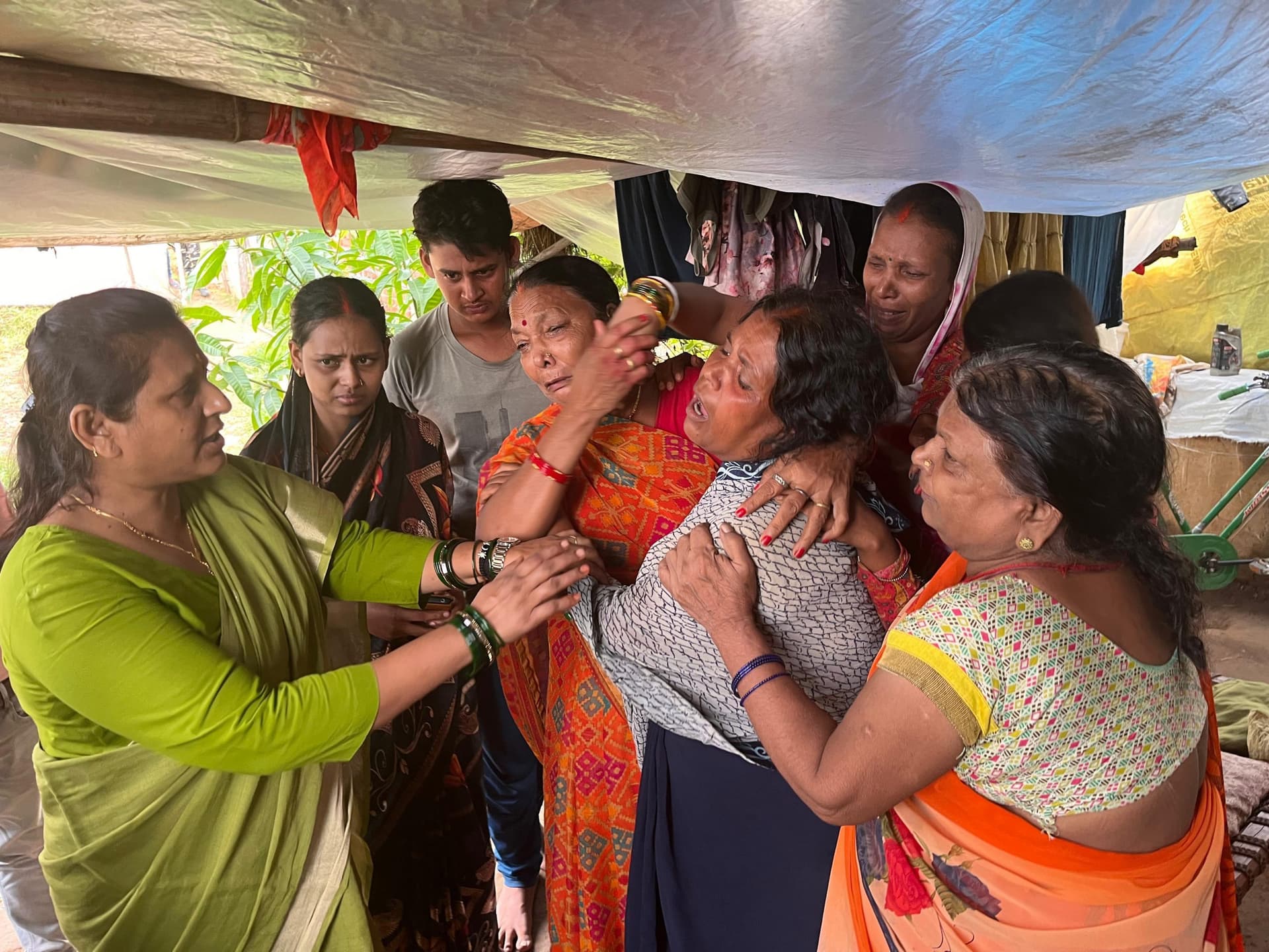 घायलों से मिलीं विधायक, दी सांत्वना