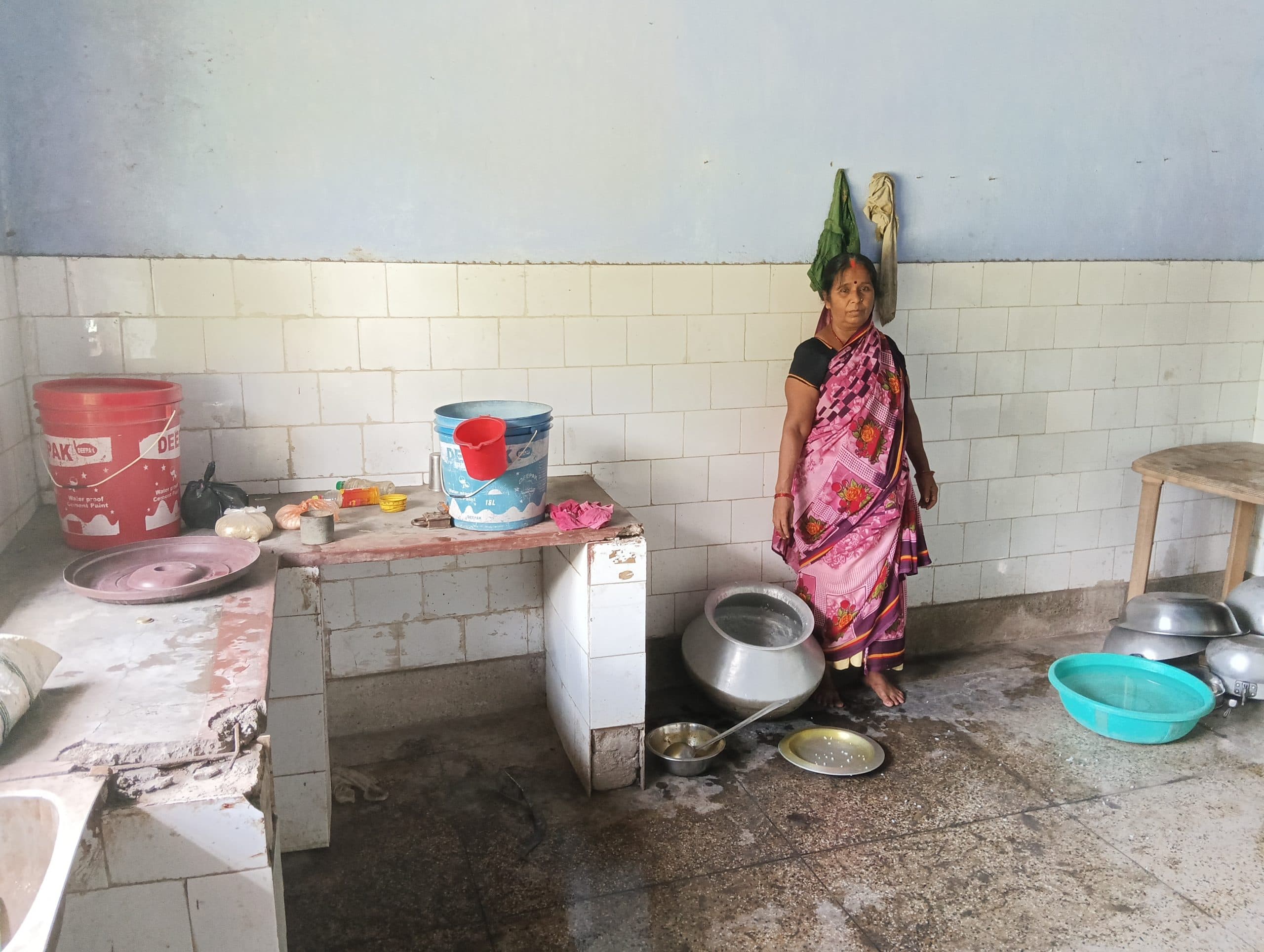 Giridih News :गांडेय में कागज पर चल रही सीएम दाल-भात योजना