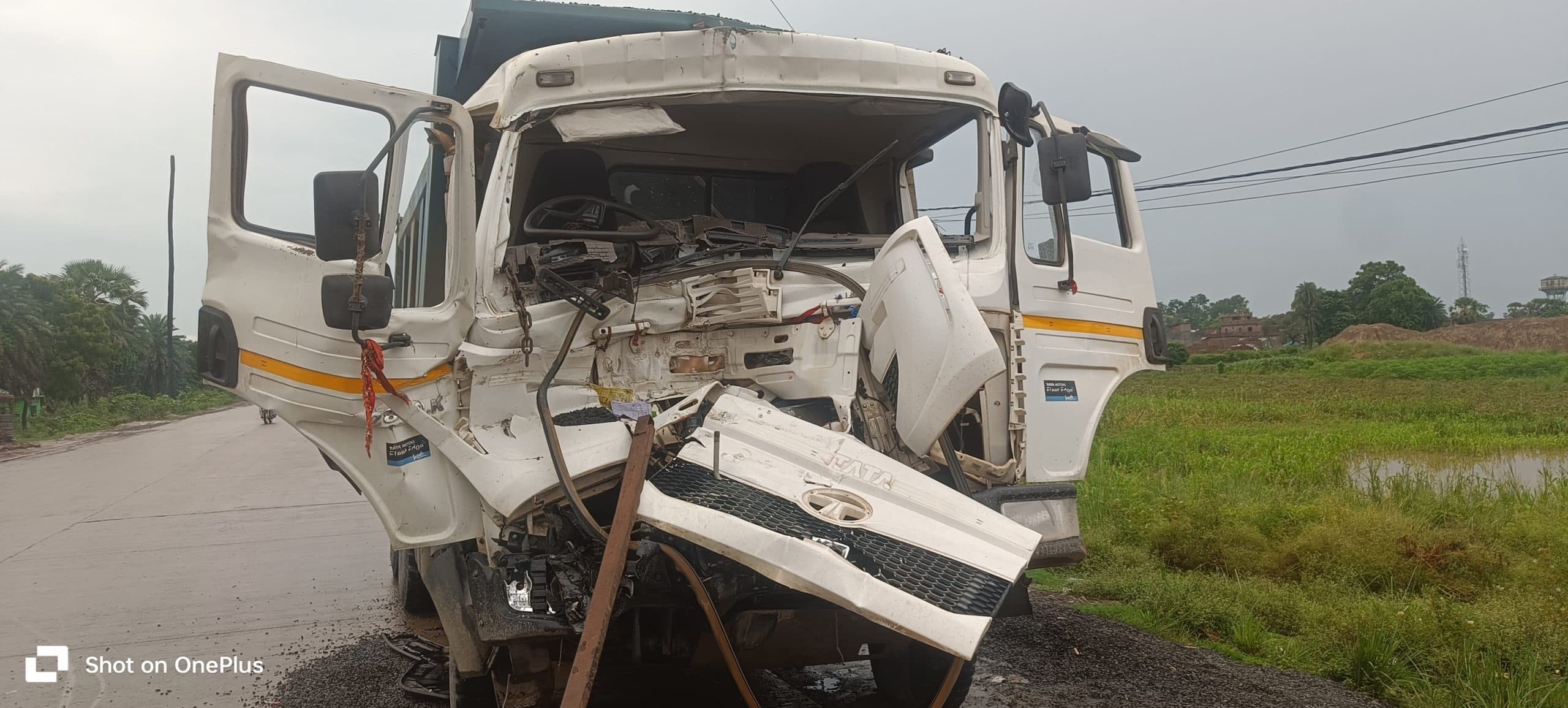 Bhagalpur news अनियंत्रित हाइवा ने दूसरे हाइवा में मारी टक्कर, चालक की मौत