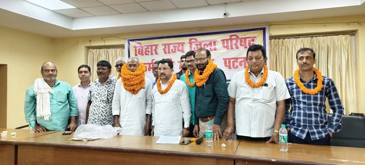 Motihari: प्रदेश जिप कर्मचारी महासंघ के उपमहामंत्री बने अर्जुन