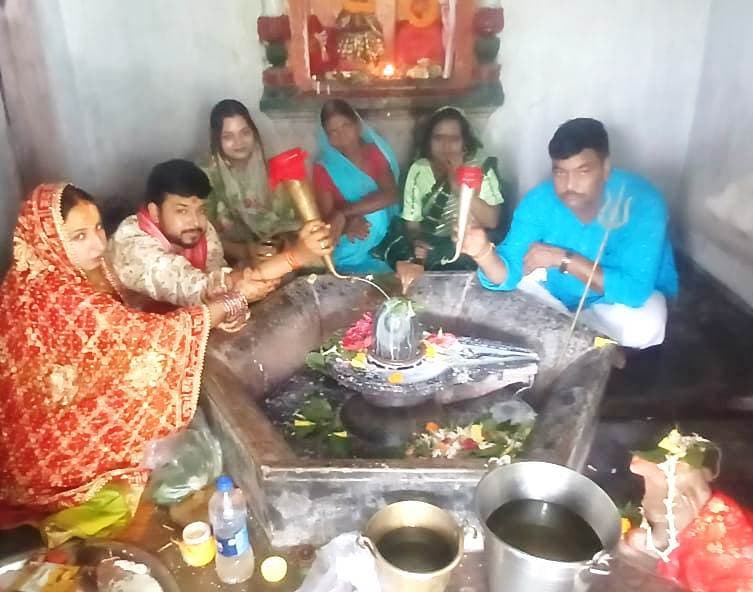 पुरानी ठाकुरबाड़ी कोईलवा में हुआ रूद्राभिषेक