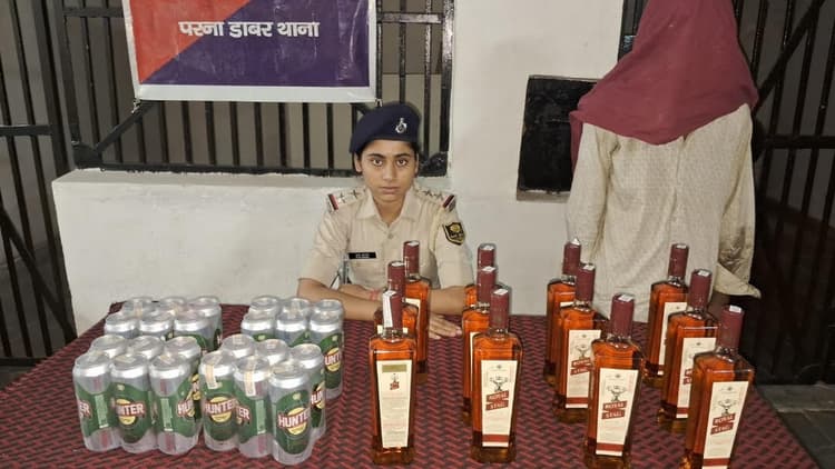 21 लीटर शराब व बाइक जब्त, धंधेबाज गिरफ्तार