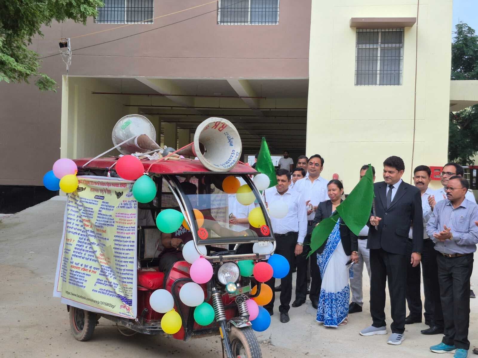 समझौते से खत्म करें वाद विवाद, जिला जज ने हरी झंडी दिखाकर मध्यस्थता रथ को किया रवाना