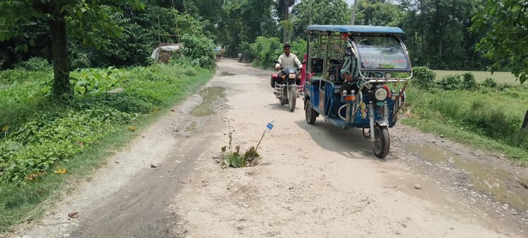 कोलासी-सोनबरसा सड़क का नहीं हुआ शिलान्यास