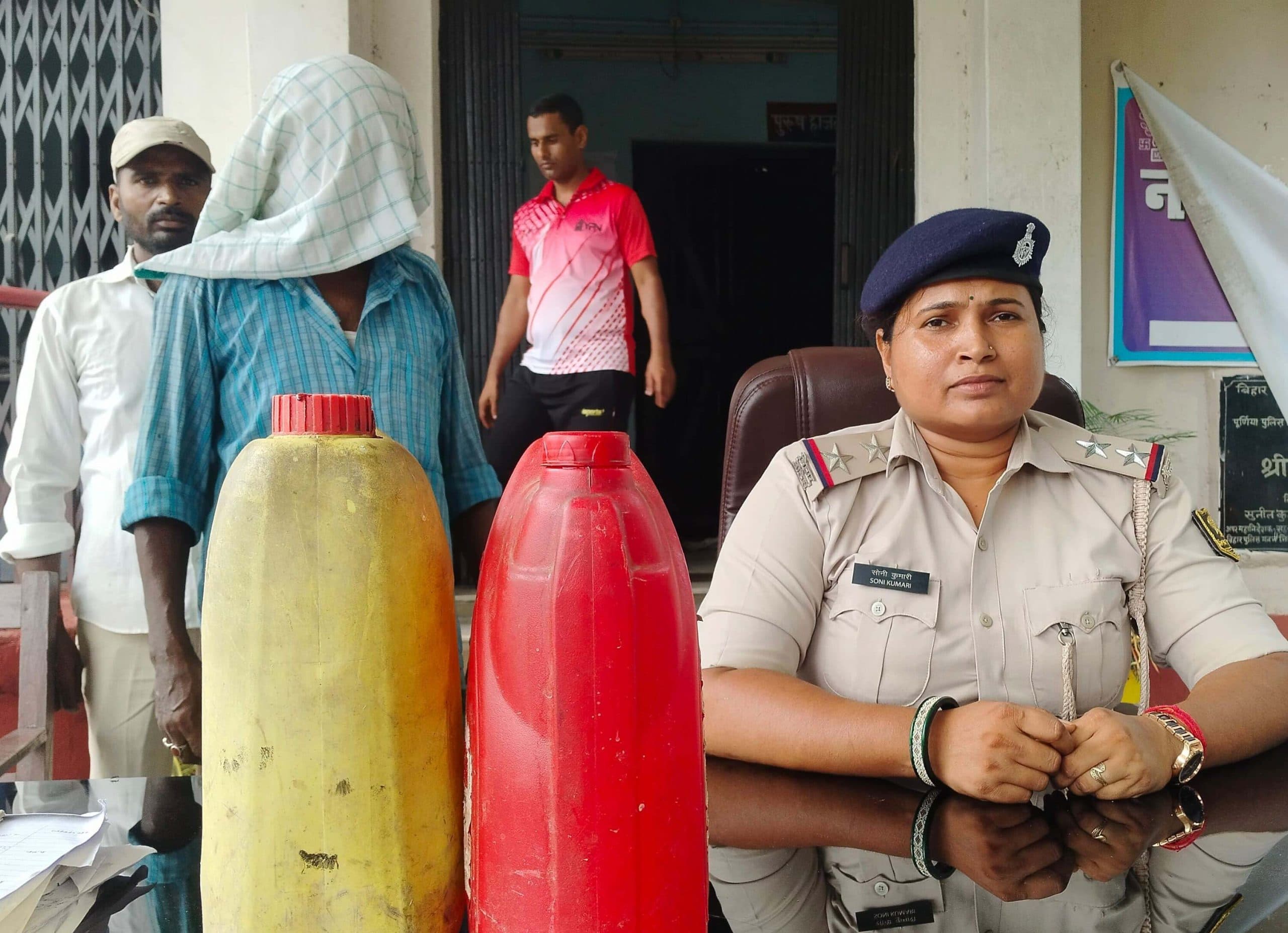 10 लीटर देसी शराब के साथ एक गिरफ्तार