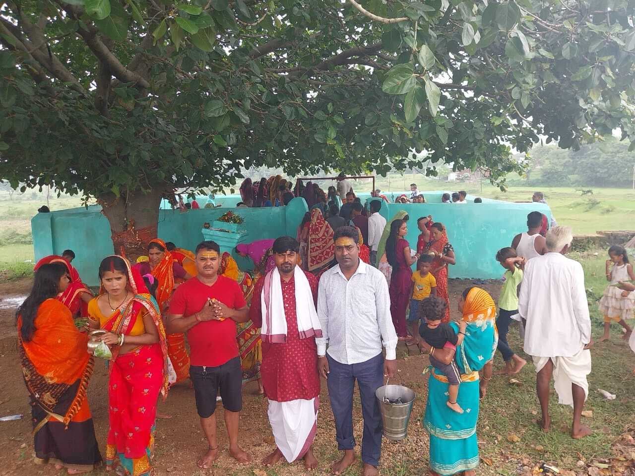 धुतला दुबे मंदिर में बाबा दुबे की हुई वार्षिक पूजा