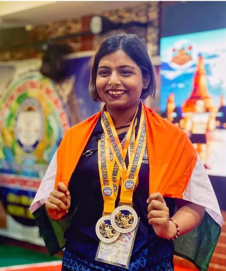 Sneha won two gold medal in strength lifting : स्नेहा ने विश्व स्ट्रेंथलिफ्टिंग चैंपियनशिप में जीते दो स्वर्ण