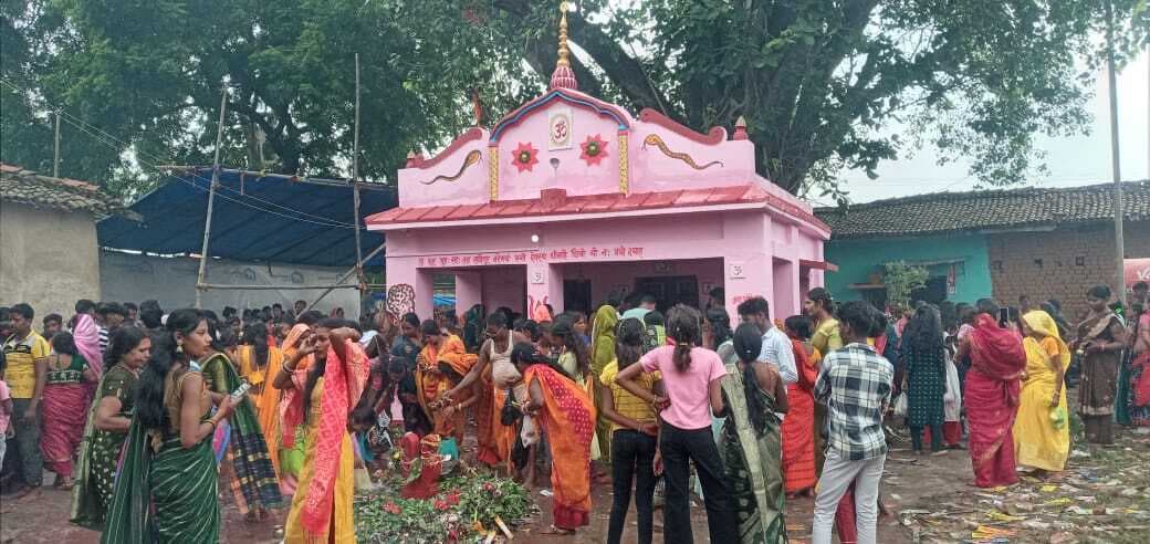 बाबूडीह में श्रद्धालुओं ने की दुबे बाबा की पूजा