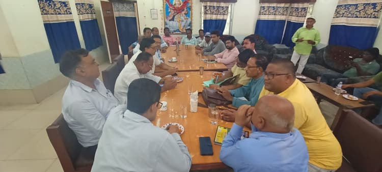 12 दिनों से कोयला ढुलाई बंद होने से कोलियरी को लाखों का नुकसान : उमेश प्रसाद