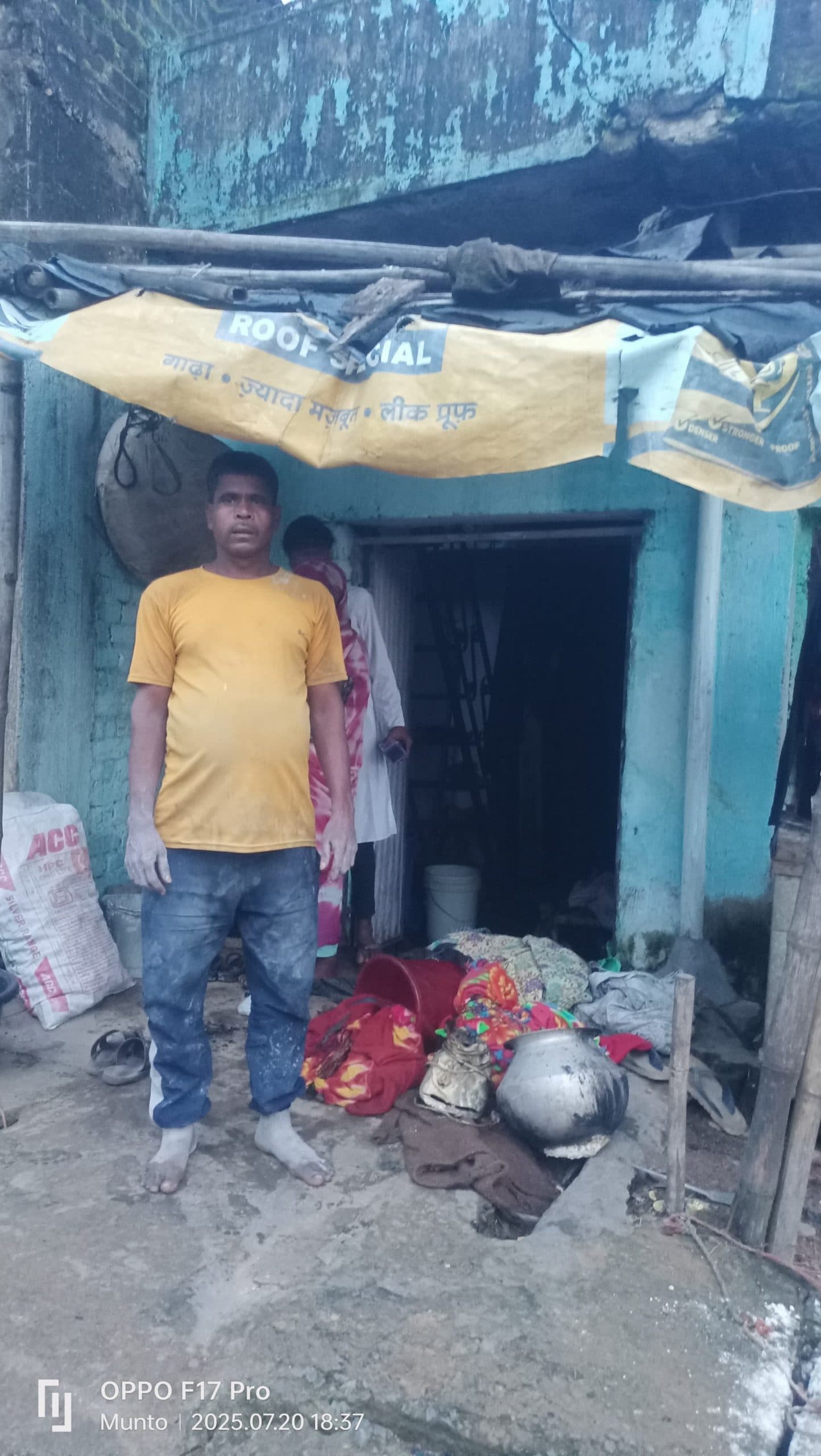 Giridih News :शॉर्ट सर्किट से घर में लगी आग, 50 हजार के सामान जले