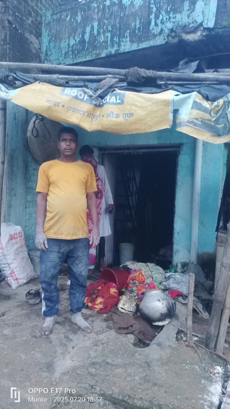 Giridih News :शॉर्ट सर्किट से घर में लगी आग, 50 हजार के सामान जले