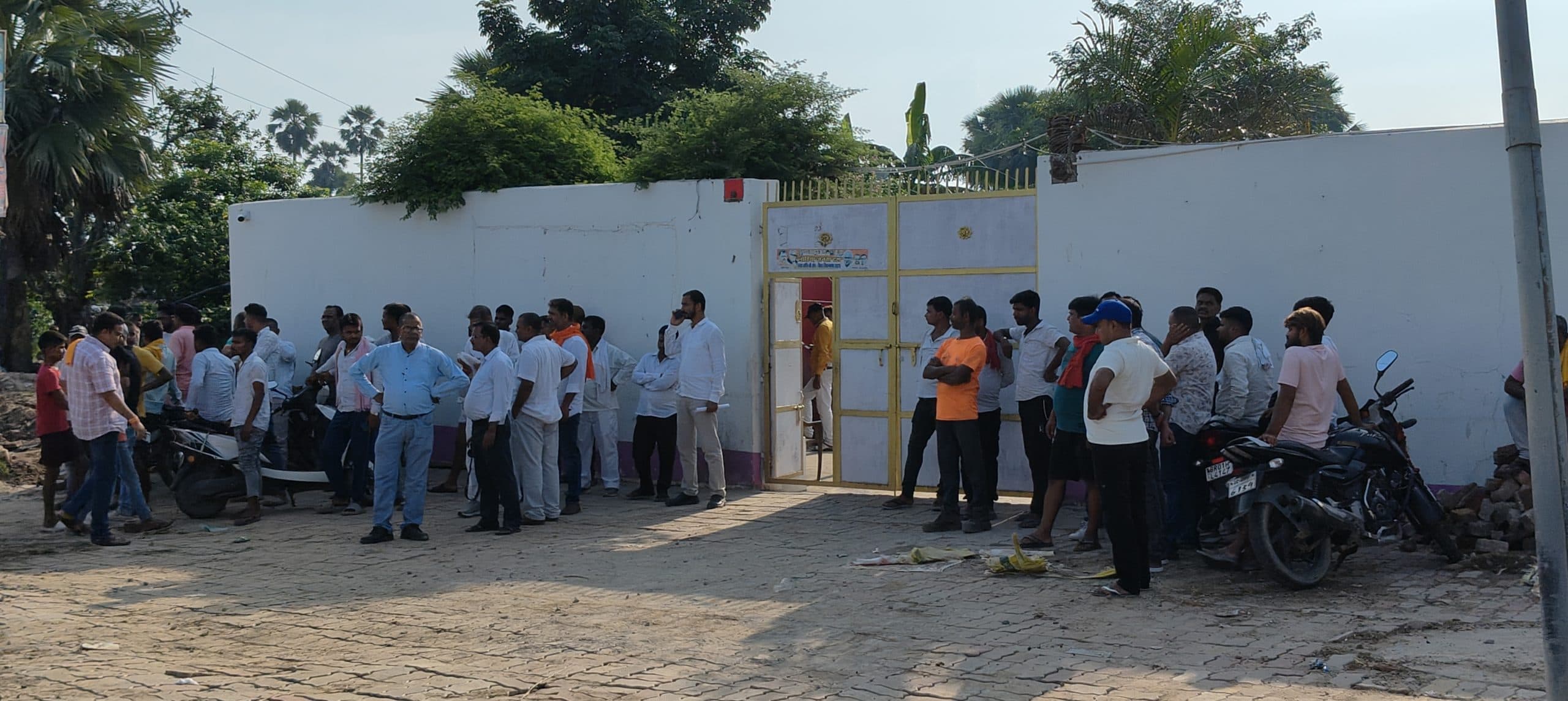 लल्लू मुखिया की संपत्ति कुर्क करने पहुंची पुलिस, मजिस्ट्रेट नहीं मिलने से कार्रवाई टली