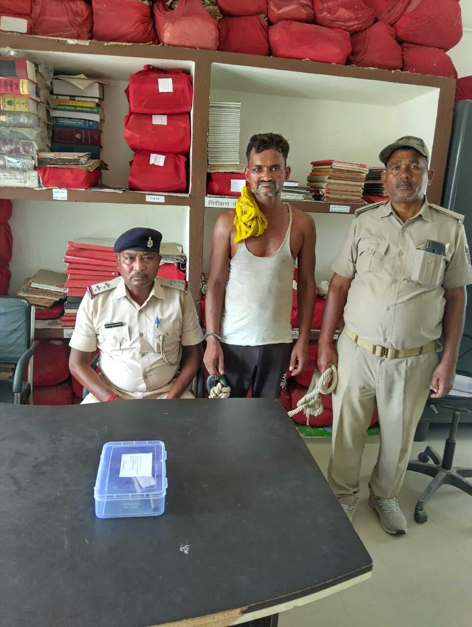 नुआंव मेला मैदान से कट्टे के साथ एक धराया