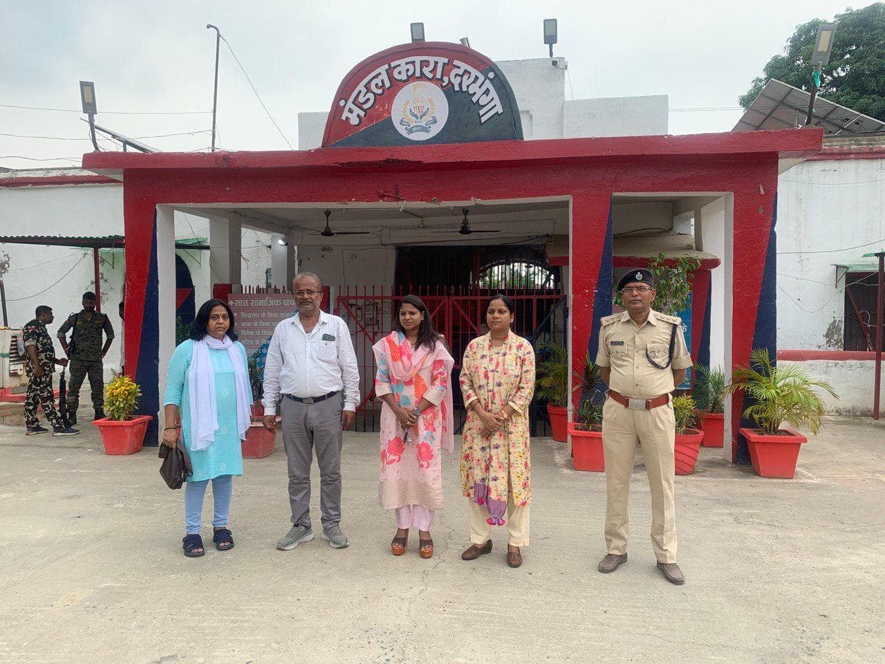 Darbhanga News: किशोर न्यास बोर्ड के सदस्यों ने किया मंडल कारागार के तरुण वार्ड का निरीक्षण