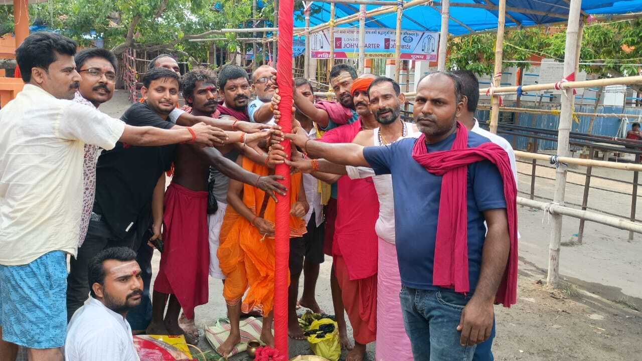 216 फीट कांवर यात्रा को लेकर बाबा मटेश्वर धाम में हुआ ध्वजारोहण