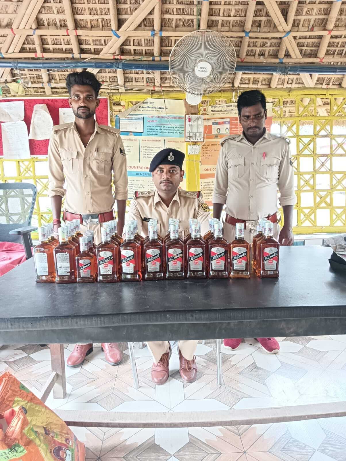 14.58 लीटर विदेशी शराब बरामद, तस्कर फरार