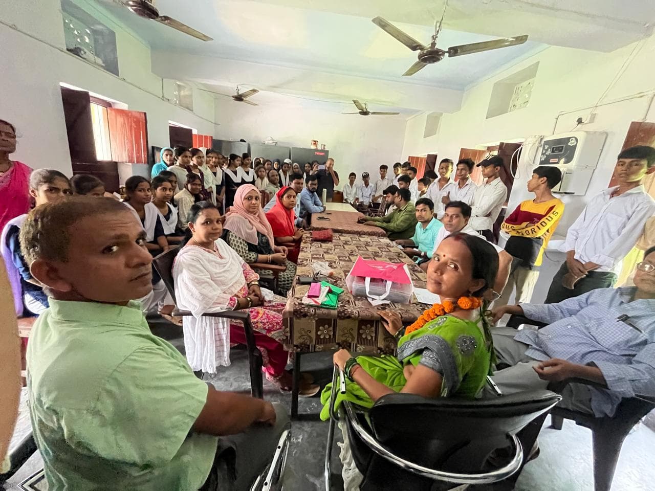 समारोह आयोजित कर शिक्षिका को दी गयी विदाई