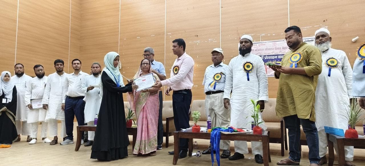 उर्दू भाषी विद्यार्थियों के लिए वाद-विवाद प्रतियोगिता आयोजित