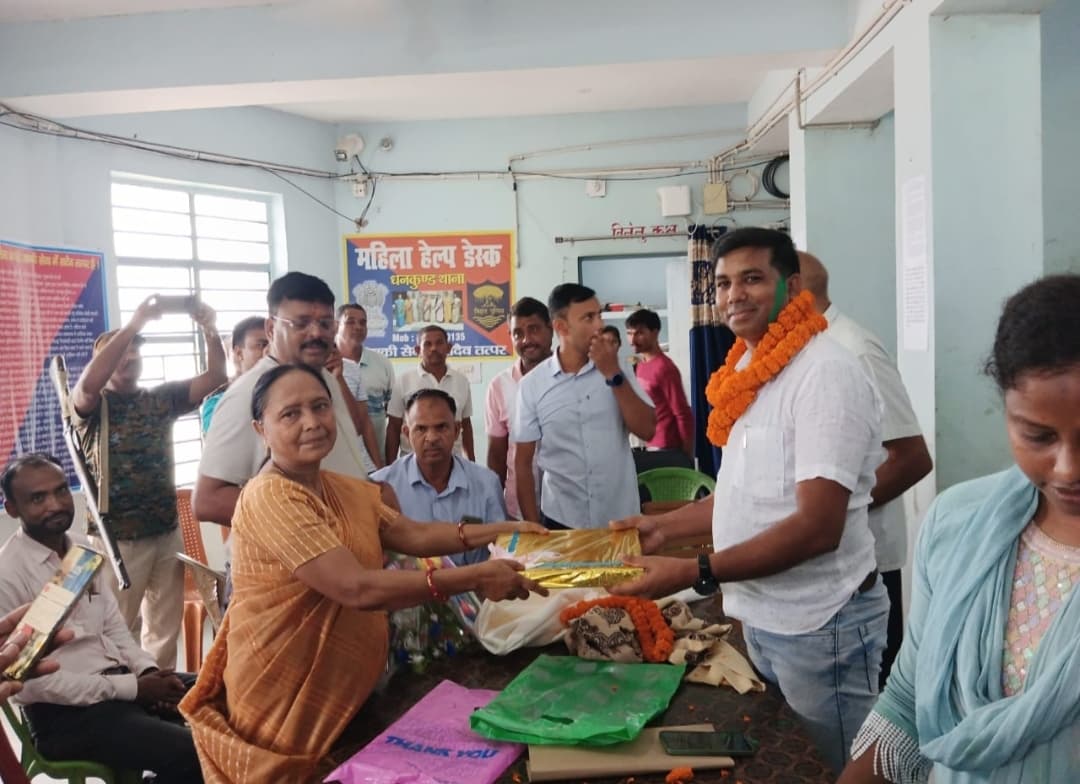 थानाध्यक्ष के स्थानांतरण पर विदाई समारोह का आयोजन