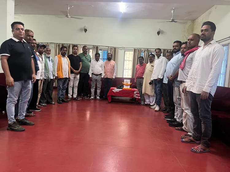 काॅमरेड मिथिलेश सिंह को डकरा में श्रद्धांजलि दी गयी