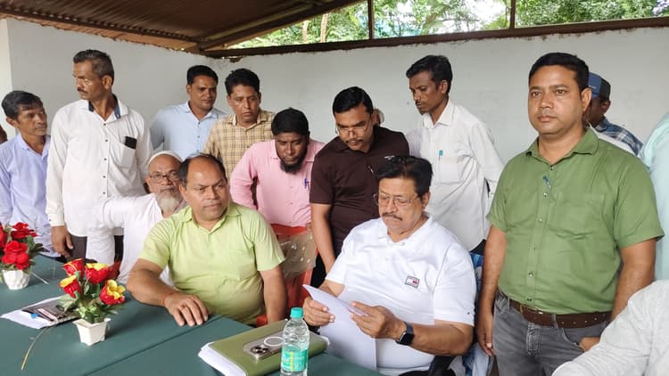 सहायक अध्यापकों ने विधायक को सौंपा ज्ञापन