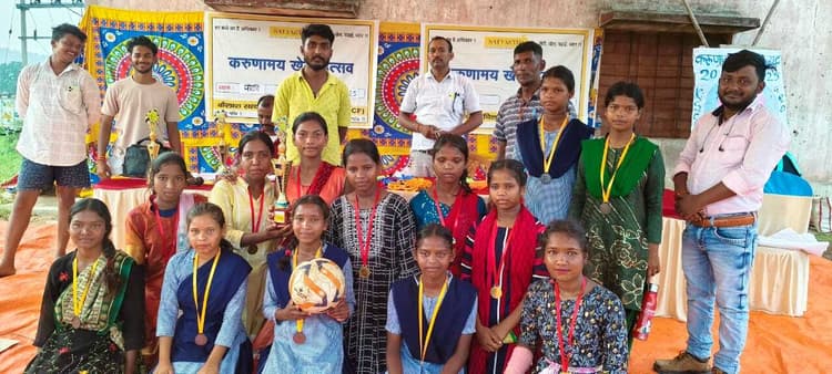 Giridih News: विभिन्न खेलों में बच्चों ने दिखाया दमखम