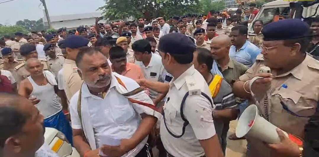 कमलेश हत्याकांड मामले में लल्लू मुखिया के घर की संपत्ति हुई कुर्क