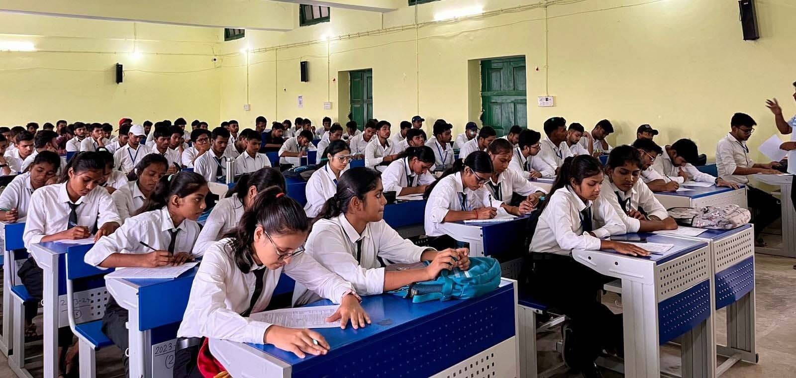 रोजगार के लिए छात्रों को बनाया जा रहा दक्ष, सिखाये जा रहे गुर