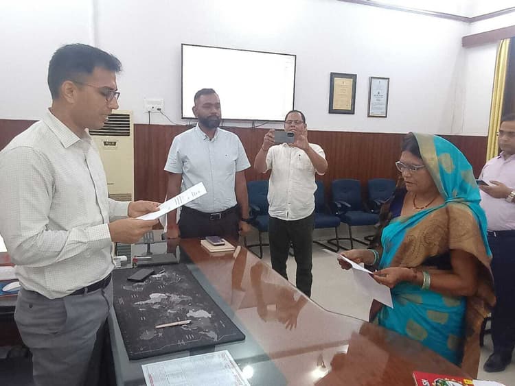 Motihari: नगर निगम के वार्ड 6 की निर्विरोध पार्षद निर्वाचित