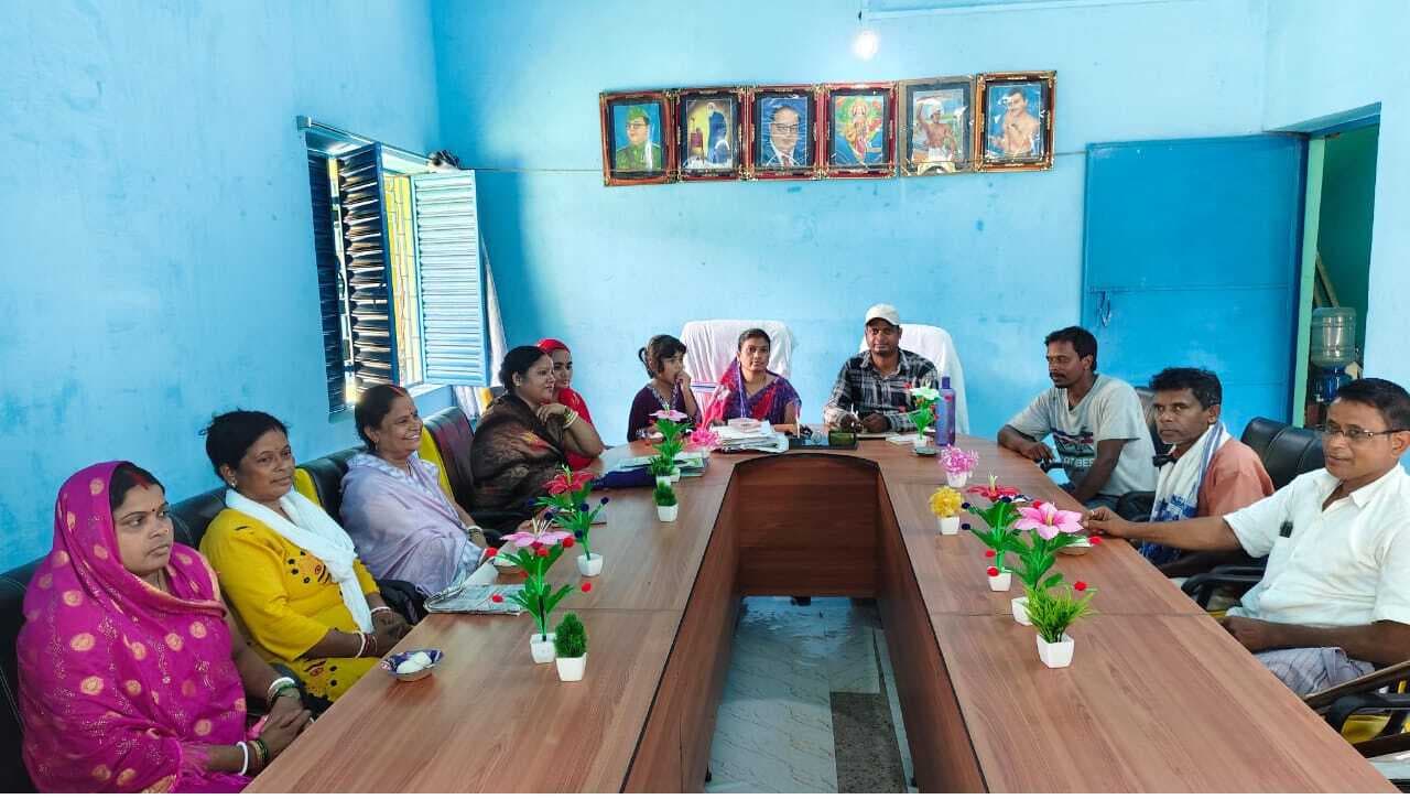 संचालित योजनाओं को जल्द पूर्ण करने को लेकर हुई चर्चा