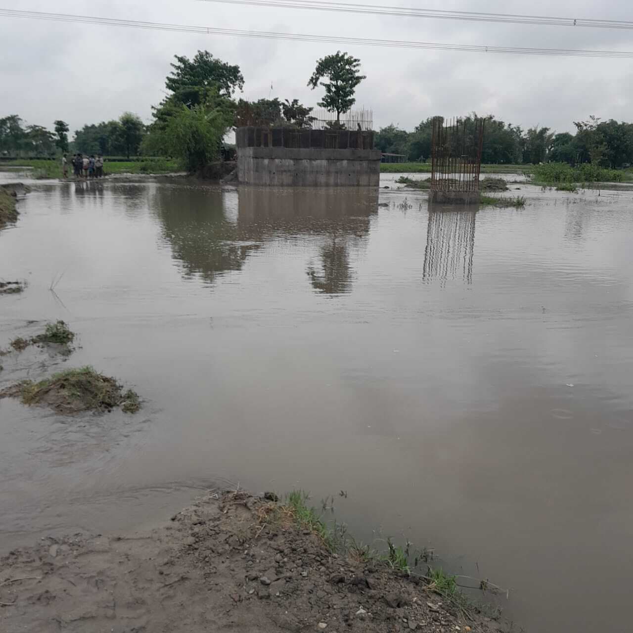 डूबानोची में पुल का डायवर्सन ध्वस्त, आवागमन बाधित