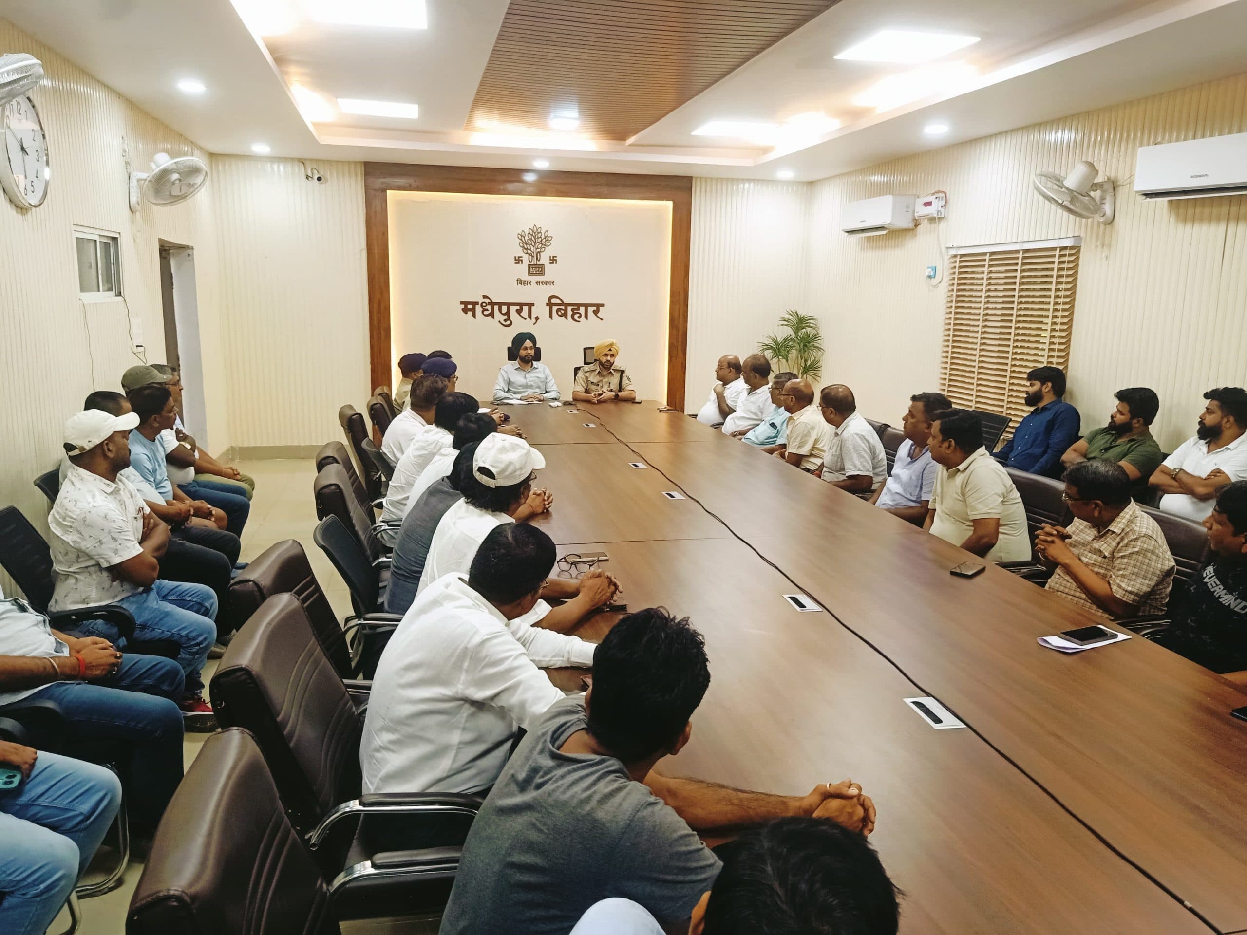 व्यापारियों के साथ डीएम ने की बैठक