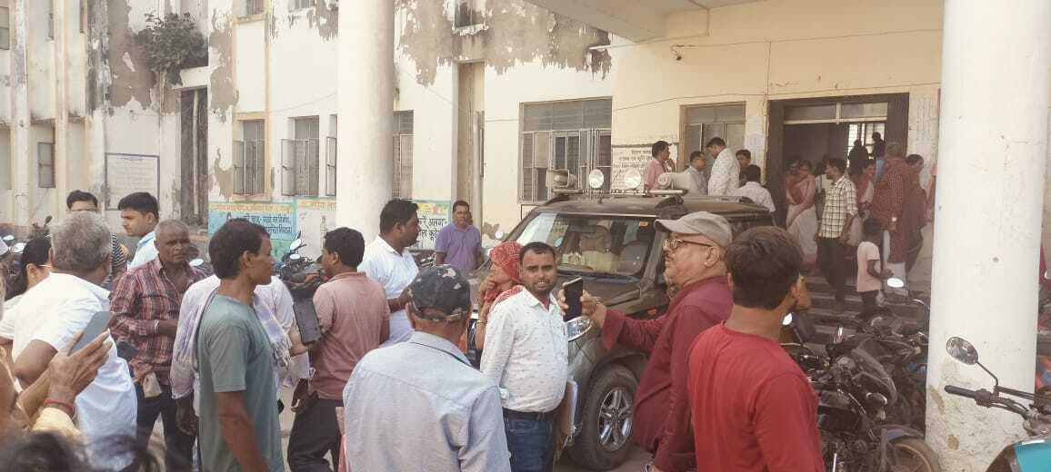 शॉर्ट सर्किट से एमसीबी के मुख्य बोर्ड में लगी आग