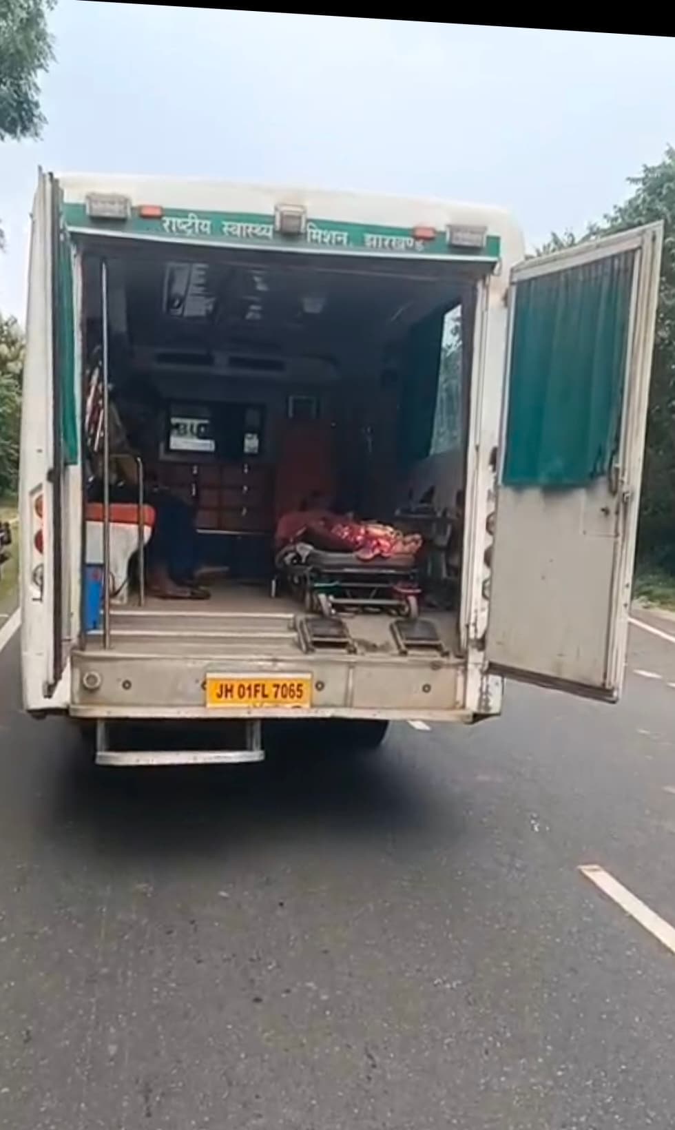 हाइवे पर 108 एंबुलेंस का ईंधन हो गया खत्म, घंटे भर फंसा रहा मरीज