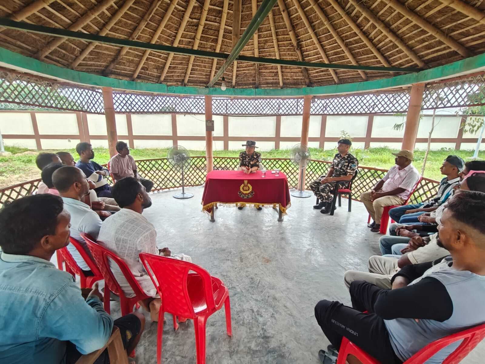सीमा की सुरक्षा सहित अन्य मुद्दों पर की चर्चा