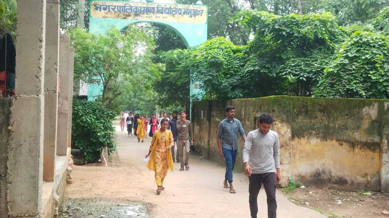 Kaimur News : तीसरा चरण : सिपाही भर्ती परीक्षा में 2542 अभ्यर्थी हुए शामिल, 1393 ने छोड़ी परीक्षा