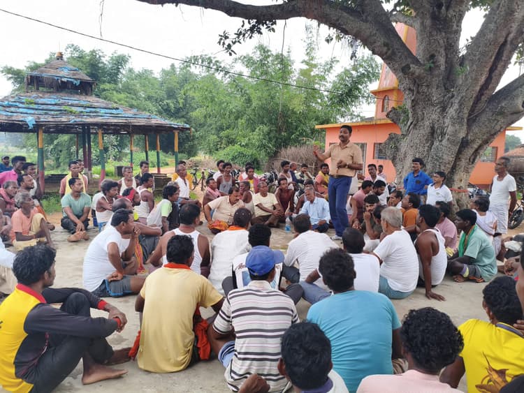 Giridih News :ग्रामीणों ने लिया जंगल व पर्यावरण संरक्षण का संकल्प