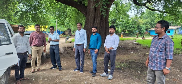 Chaibasa News : नल-जल योजना का अधिकारियों ने किया निरीक्षण