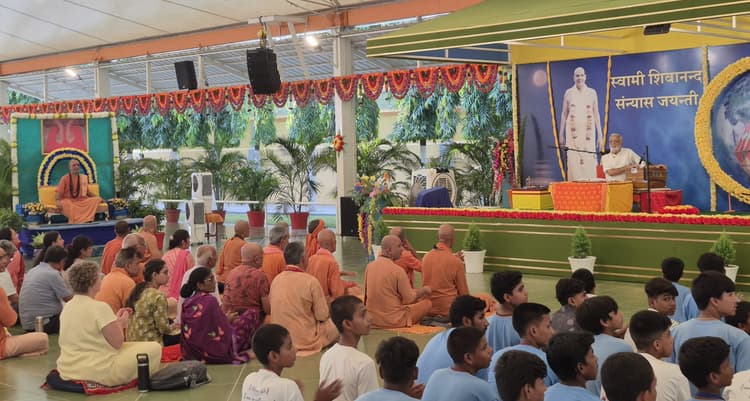 कष्ट देखकर करुणा से भर जाता संतों का हृदय